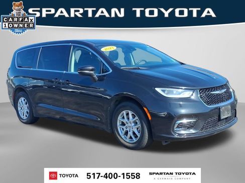 Used 2023 Chrysler Pacifica Touring-L FWD image 4