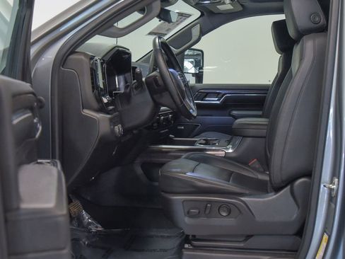 Used 2024 Chevrolet Silverado 3500 LTZ w/ LTZ Plus Package AWD/4WD image 2