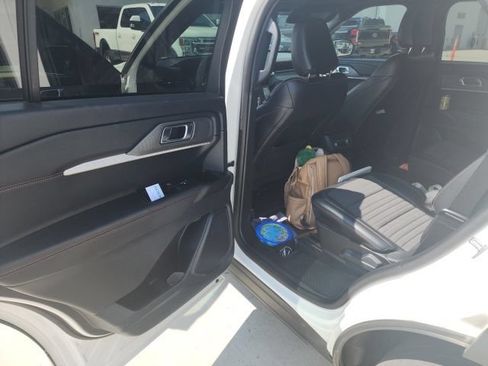 Used 2025 Ford Explorer ST-Line AWD/4WD image 29