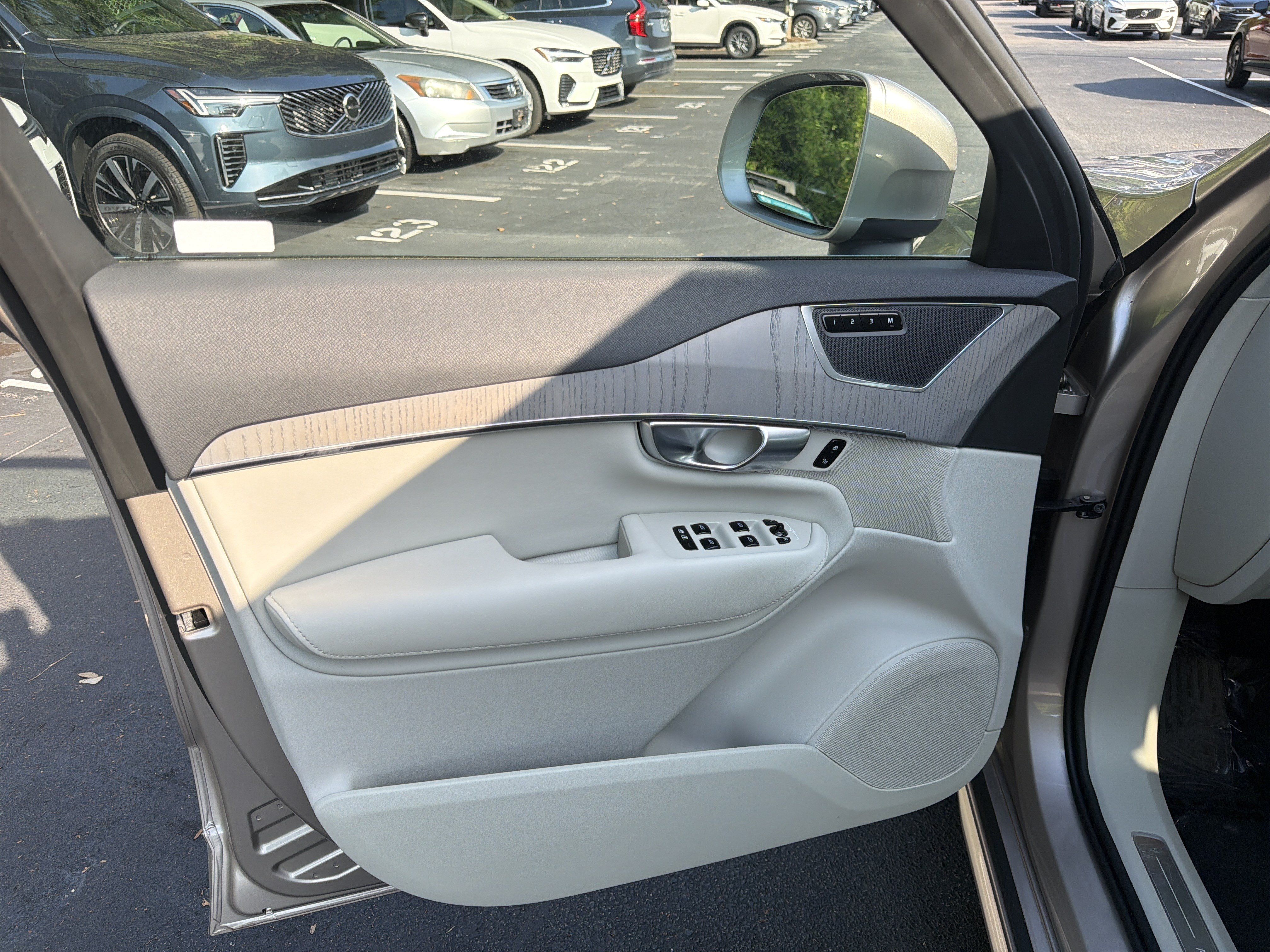 Certified 2024 Volvo XC90 T8 Plus w/ Protection Package AWD/4WD image 14