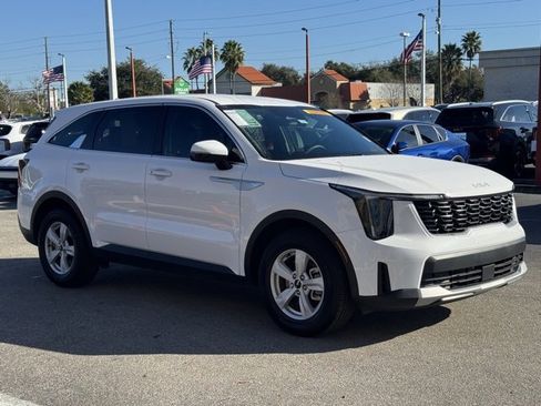 Certified 2025 Kia Sorento LX image 4