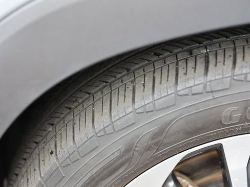 Used 2022 Toyota Corolla Cross XLE w/ Convenience Package image 13