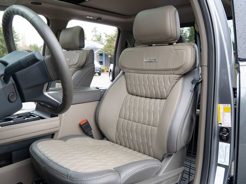 Used 2025 Ford F350 Platinum w/ Platinum Plus Package image 12