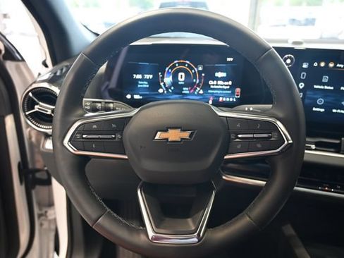 Used 2025 Chevrolet Equinox LT FWD image 21
