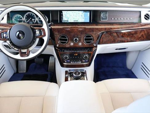 Certified 2023 Rolls-Royce Phantom Extended Wheelbase w/ Leather Finishing Pack RWD image 4