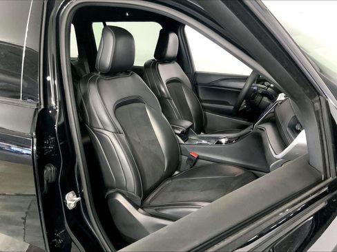 Used 2025 Jeep Grand Cherokee Altitude AWD/4WD image 7