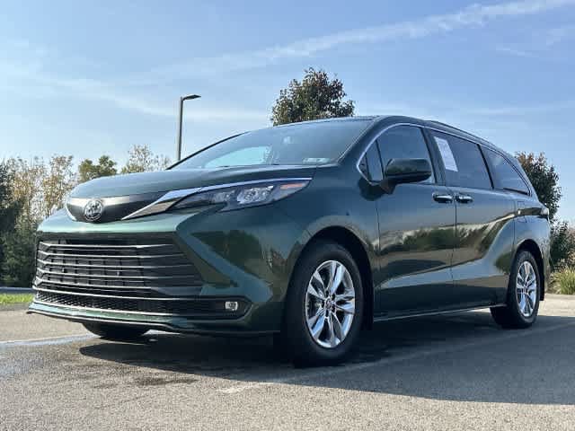 Used 2026 Toyota Sienna XLE AWD/4WD image 19