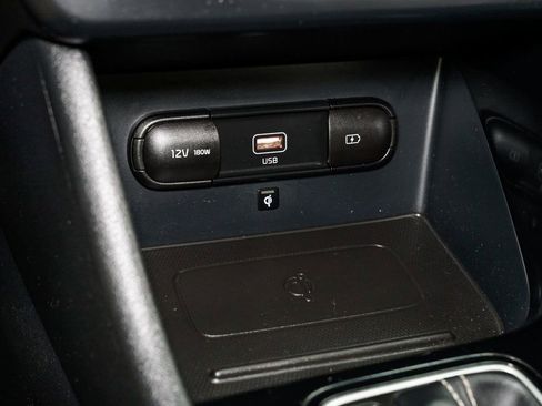 Used 2020 Kia Niro EX image 21