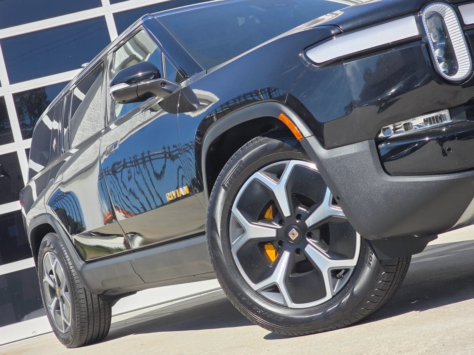 Used 2024 Rivian R1S Adventure Quad AWD/4WD image 8