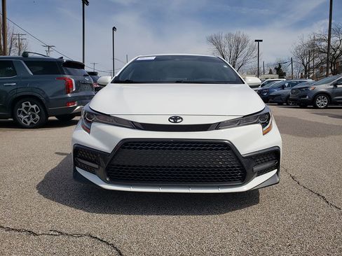 Used 2022 Toyota Corolla SE w/ SE Premium Package FWD image 2