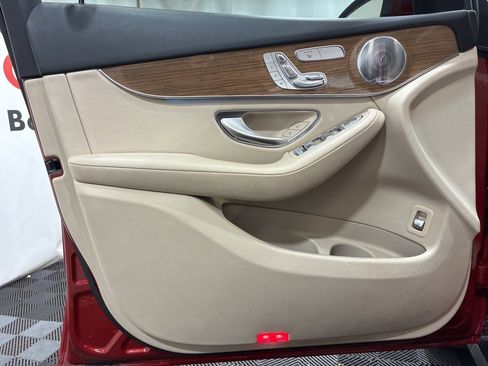 Used 2017 Mercedes-Benz GLC 300 4MATIC image 23