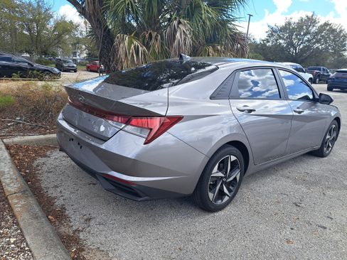 Used 2023 Hyundai Elantra SEL w/ Convenience Package image 5