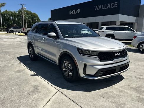 Certified 2022 Kia Sorento EX FWD image 4