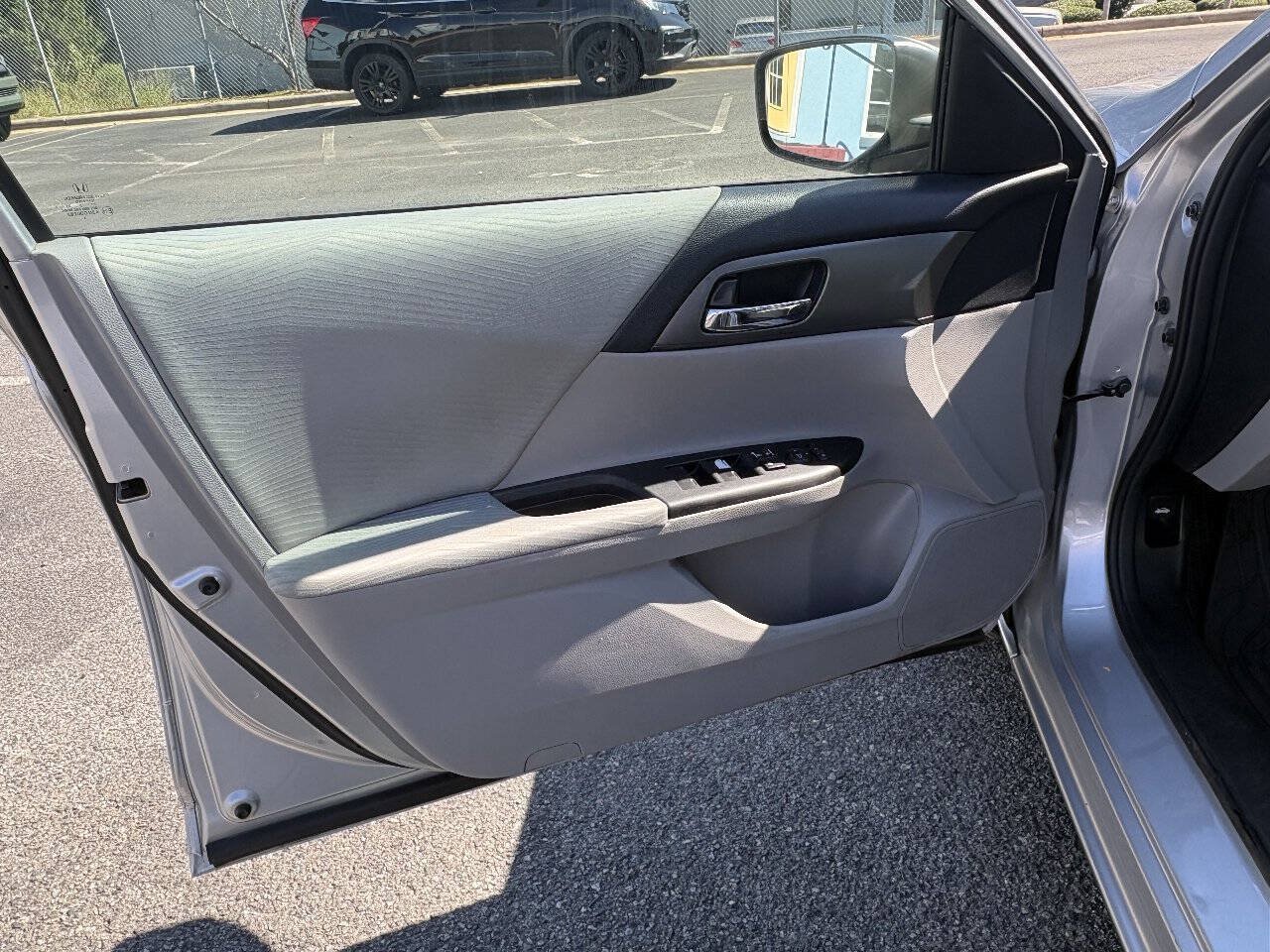 Used 2015 Honda Accord LX image 10