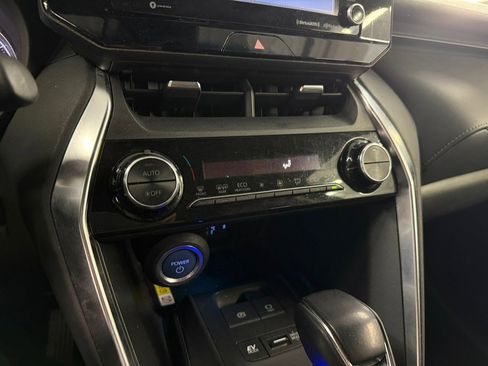 Used 2021 Toyota Venza LE w/ Carpet Mat Package (TMS) AWD/4WD image 20