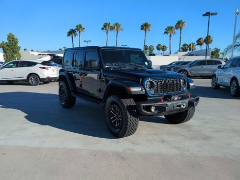 Used 2025 Jeep Wrangler Unlimited Rubicon AWD/4WD image 3