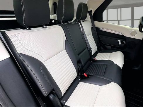 Certified 2025 Land Rover Discovery Dynamic SE AWD/4WD image 27