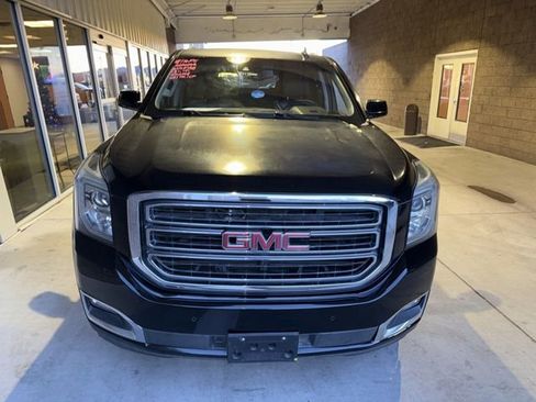 Used 2018 GMC Yukon XL SLT image 2