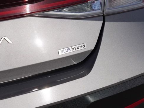 Used 2024 Hyundai Elantra Blue FWD image 10