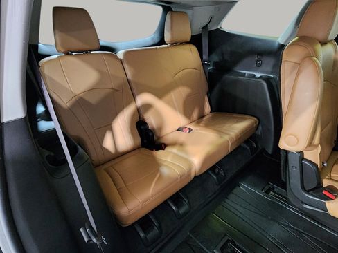 Used 2020 Buick Enclave Essence w/ LPO, Luxury Package image 32