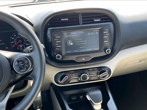 Used 2020 Kia Soul LX FWD image 14