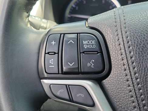 Certified 2019 Toyota Highlander Limited FWD image 25
