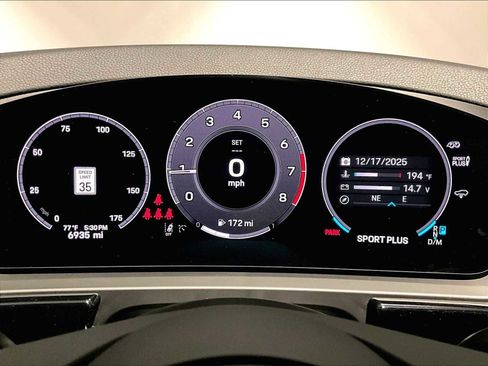 Used 2025 Porsche Cayenne image 21