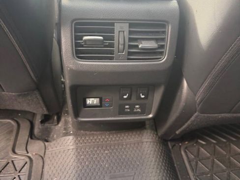 Used 2021 Nissan Rogue Platinum image 27