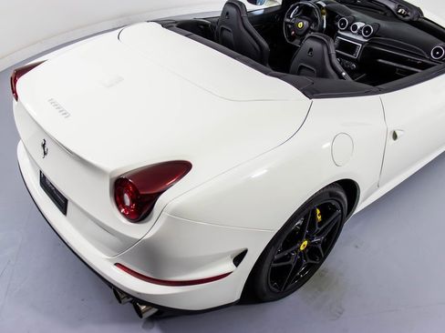 Certified 2017 Ferrari California T image 20