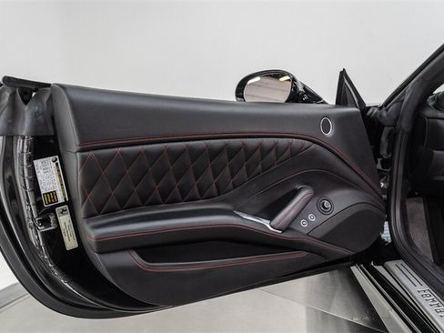 Used 2017 Ferrari California T RWD image 87