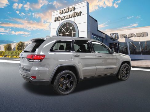Used 2019 Jeep Grand Cherokee Laredo image 3