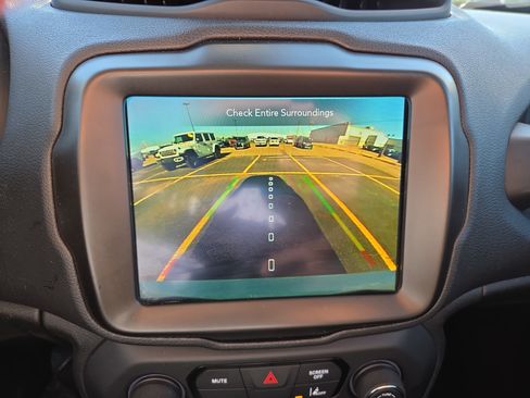 Used 2023 Jeep Renegade Latitude AWD/4WD image 16