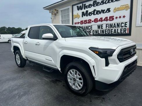 Used 2025 Toyota Tacoma SR5 AWD/4WD image 2