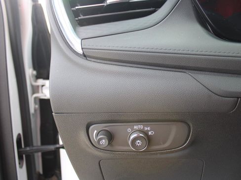 Used 2025 Buick Encore GX Preferred image 13