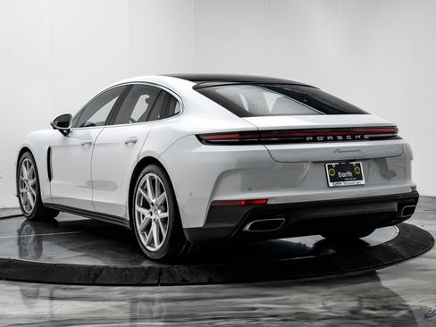 Used 2025 Porsche Panamera w/ Premium Package image 9