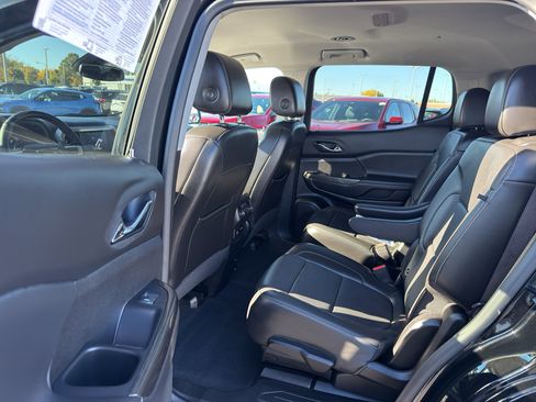 Certified 2023 GMC Acadia SLT w/ Preferred Package image 30