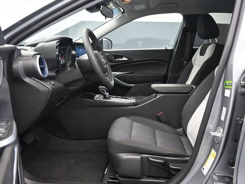 Used 2025 Chevrolet Trax LS image 20
