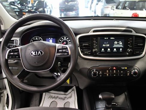 Used 2020 Kia Sorento LX image 18