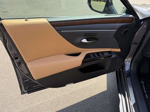Used 2023 Lexus ES 350 w/ Premium Package FWD image 12
