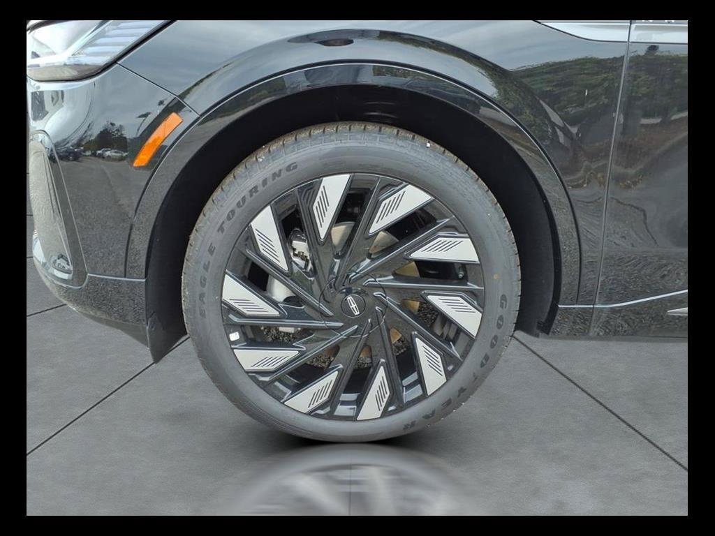New 2025 Lincoln Nautilus Reserve w/ Jet Appearance Package AWD/4WD image 12