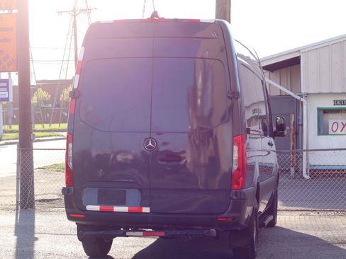 Used 2019 Mercedes-Benz Sprinter 144 image 7