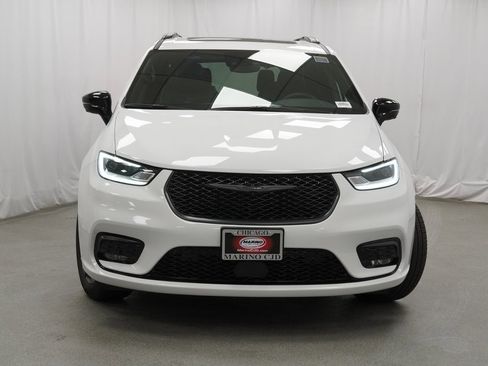 New 2026 Chrysler Pacifica Limited image 7