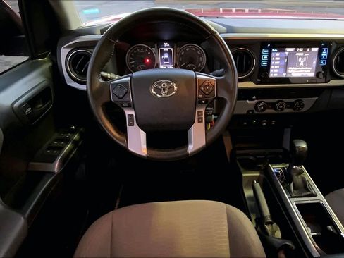 Used 2018 Toyota Tacoma SR5 image 5