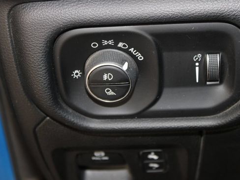 Used 2020 RAM 1500 Big Horn AWD/4WD image 25