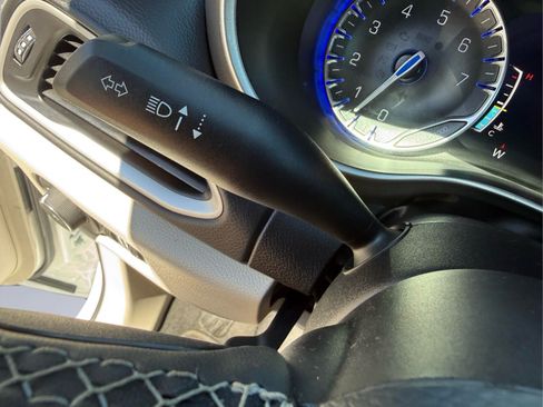 Used 2024 Chrysler Pacifica Touring-L FWD image 25