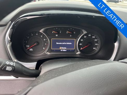 Used 2022 Chevrolet Traverse LT w/ LT Premium Package AWD/4WD image 7