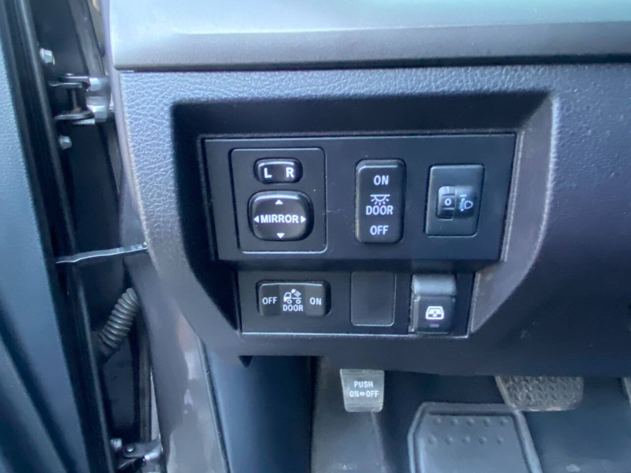 Used 2015 Toyota Tundra SR5 w/ TRD Off Road Package AWD/4WD image 19