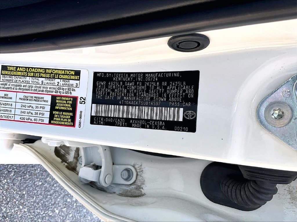 Used 2025 Toyota Camry SE FWD image 36