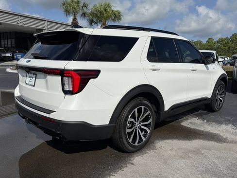 Used 2025 Ford Explorer ST-Line RWD image 5