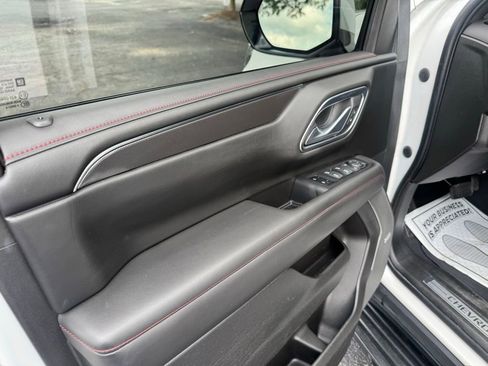 Used 2022 Chevrolet Suburban RST w/ Luxury Package RWD image 18